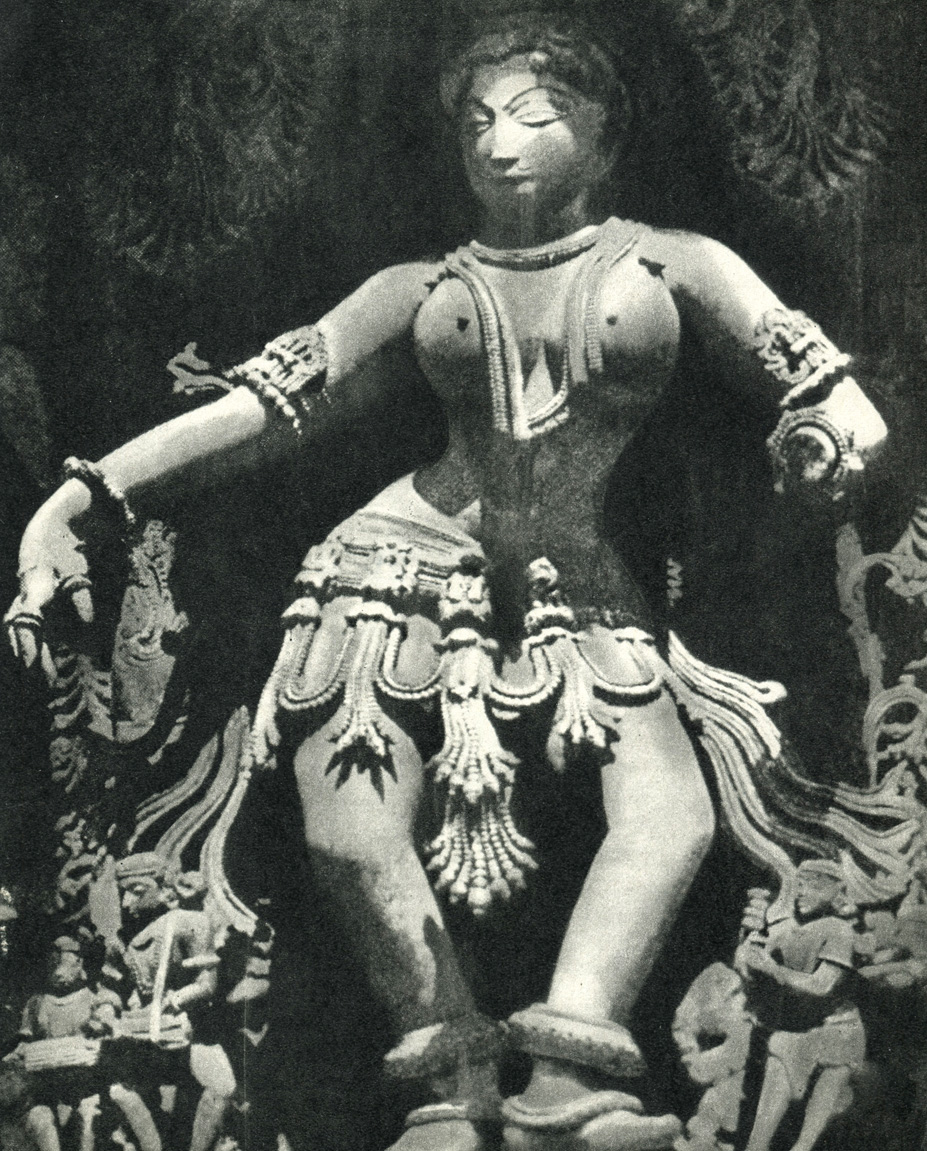 38. Скульптура из храма Чена-Кесава в Белуре. XI-XII вв.