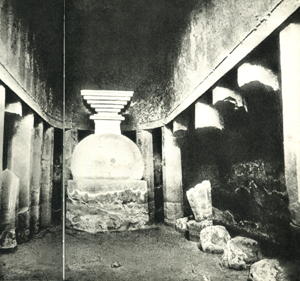 44. Пещерный храм в Аджанте. II-I вв. до и. э