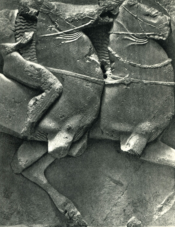 14. Рельеф сокровищницы снфнийцев в Дельфах. Мрамор. Около 550 г. до н. э