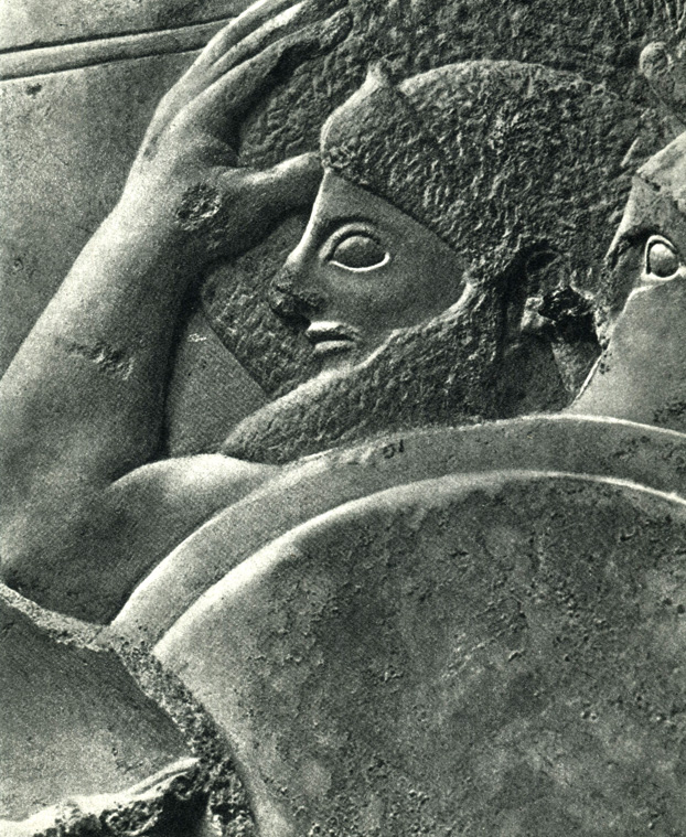 15. Рельеф сокровищницы снфнийцев в Дельфах. Мрамор. Около 550 г. до н. э