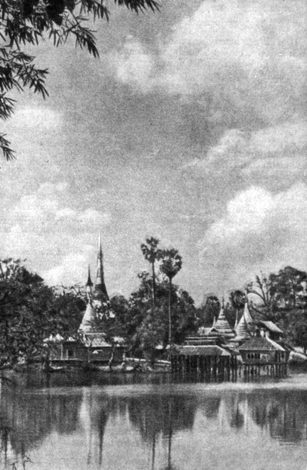 Пагода и озеро близ Рангуна