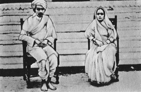 М. К. Ганди и его жена Кастурбай. 1916 г. Из архива